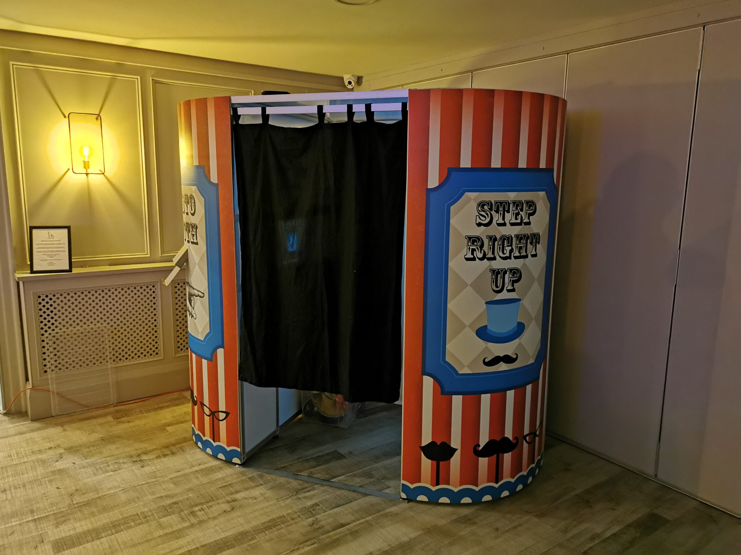 PHOTO BOOTH HIRE